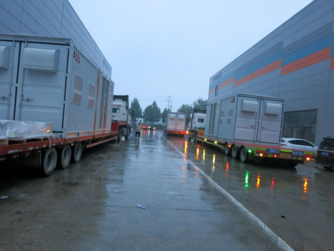 電力設(shè)備吊裝現(xiàn)場(chǎng)